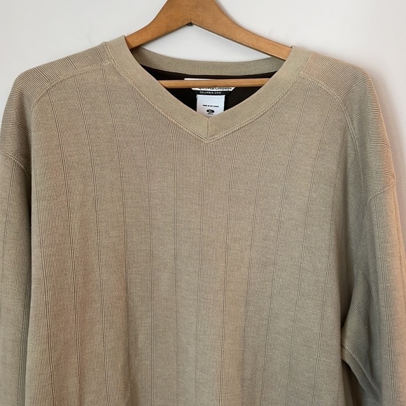 Columbia Sweater Men XL Tan V Neck Stretchy Columbia Tag on L Sleeve - Picture 3 of 12